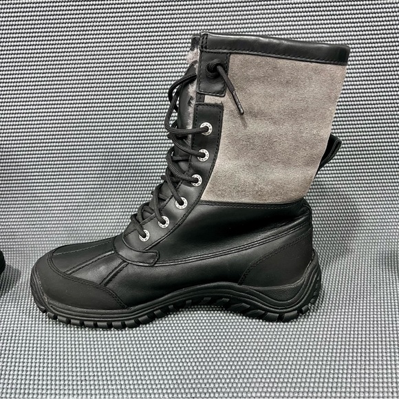 UGG Adirondack Shearling Lined Winter Snow Boots Waterproof Womens Size 10 Black - Picture 7 of 9
